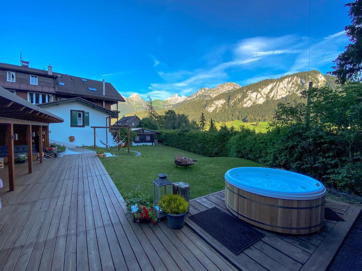 Family B&B Le Vieux Chalet Chateau-d'Oex Esterno foto